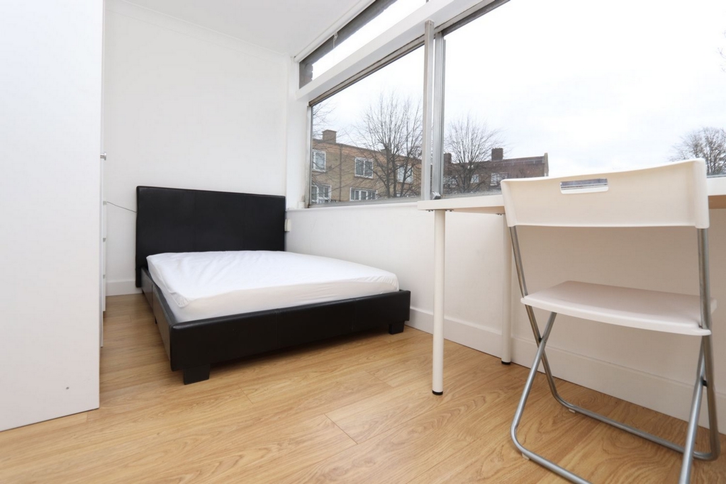 Double room - Single use to rent in Kilburn Park, London, NW6