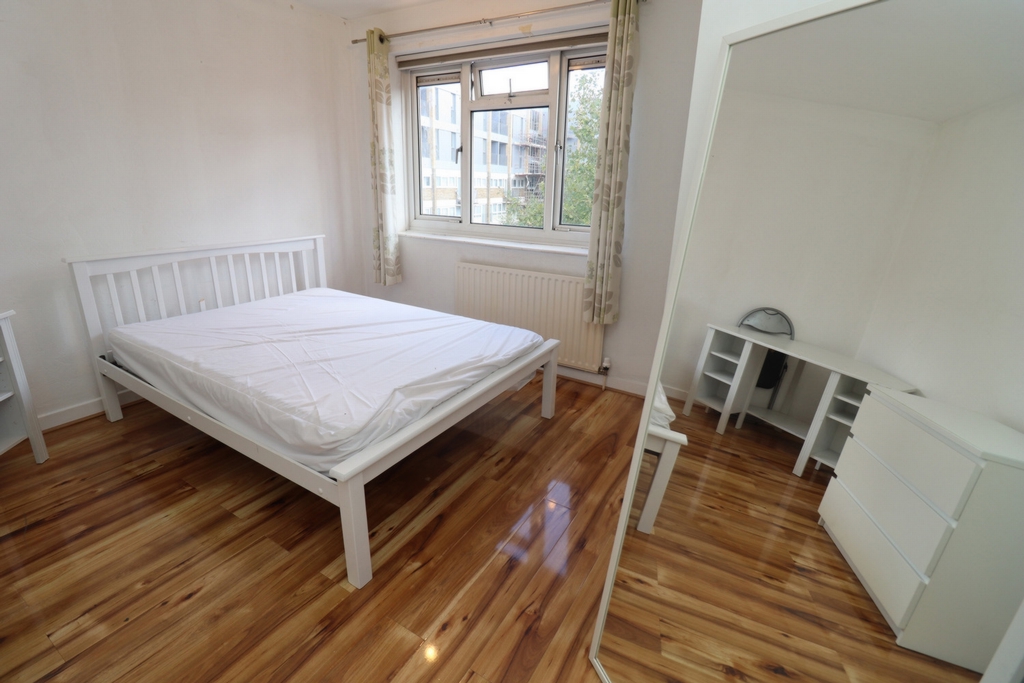 Double room - Single use to rent in Mile End, London, E3