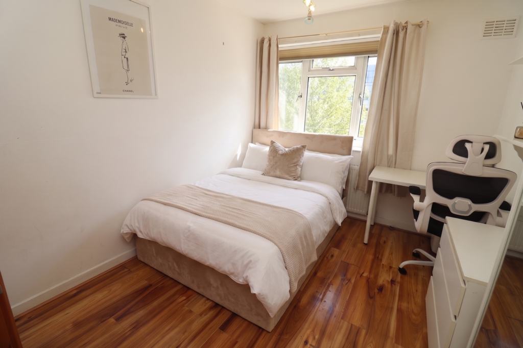 Double room - Single use to rent in Mile End, London, E3
