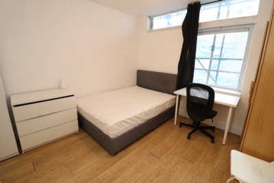 Ensuite Double Room to rent in 14-18 Springfield Lane, Kilburn Park, London, NW6