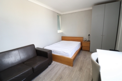Double room - Single use to rent in Boardwalk Place, Blackwall,Canary Wharf, London, E14