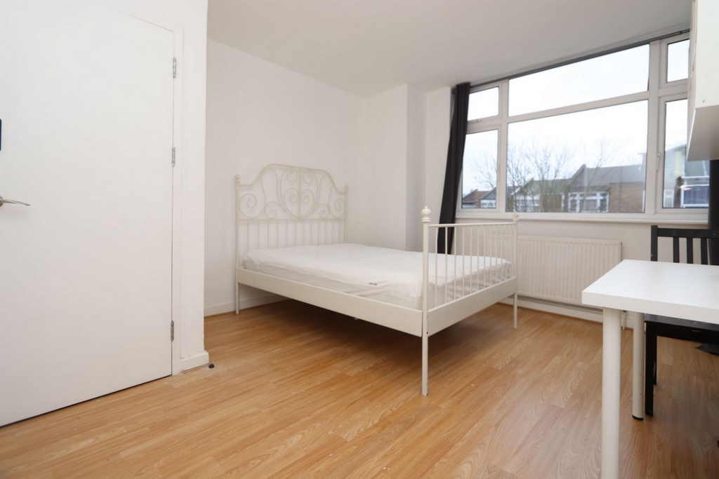 Double room - Single use to rent in Wembley, London, HA9