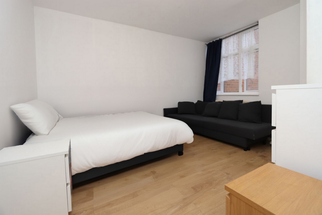 Double room - Single use to rent in Wembley, London, HA9