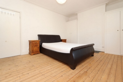 Double room - Single use to rent in Ashmore Road, West Kilburn, London, W9