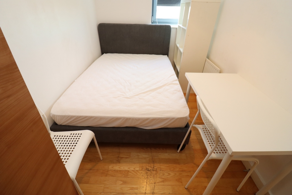 Double room - Single use to rent in All Saints, London, E14