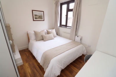 Double room - Single use to rent in Murray Square, Royal Victoria, London, E16