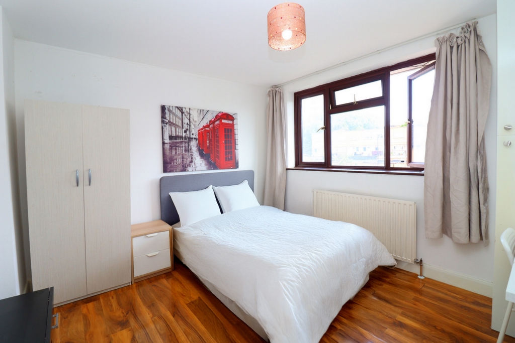Double room - Single use to rent in Royal Victoria, London, E16