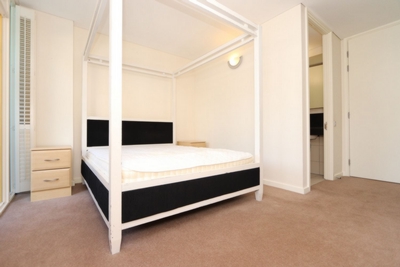 Ensuite Double Room to rent in Becquerel Court,West Parkside, Greenwich, London, SE10