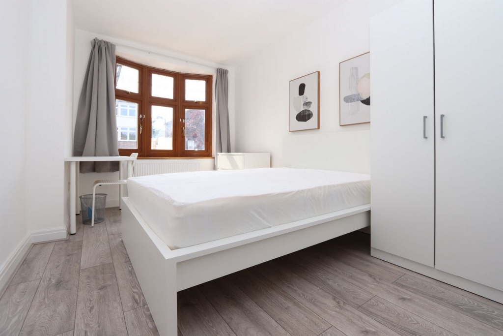 Ensuite Single Room to rent in Ilford, London, IG5