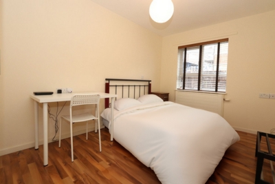 3 Bedroom Double room - Single use to rent in Drywater Flats,Phoenix Wharf Road, London Bridge, London, SE1