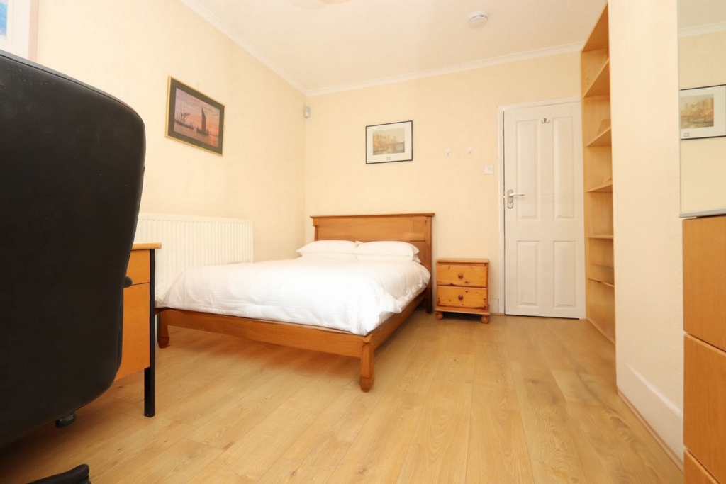 Double room - Single use to rent in Turnpike Lane, London, N22