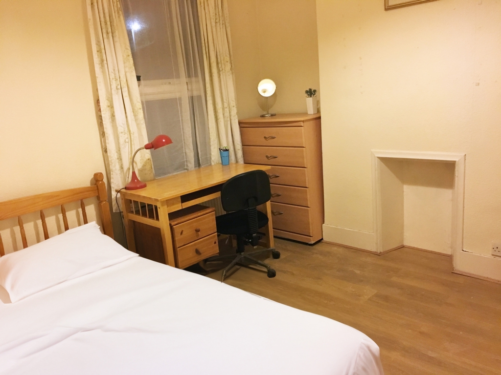 Double room - Single use to rent in Turnpike Lane, London, N22
