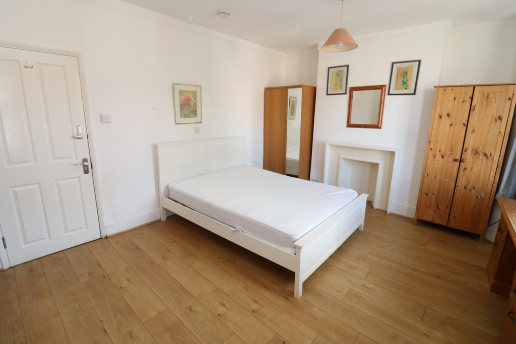 Double Room to rent in Turnpike Lane, London, N22