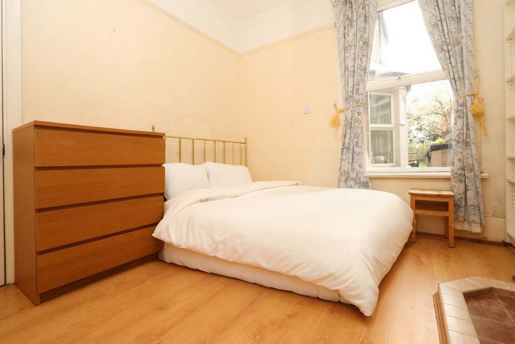 Double room - Single use to rent in Turnpike Lane, London, N22