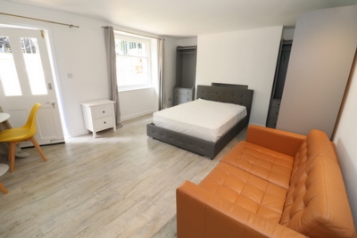 Studio to rent in Tredegar Square, Mile End, London, E3