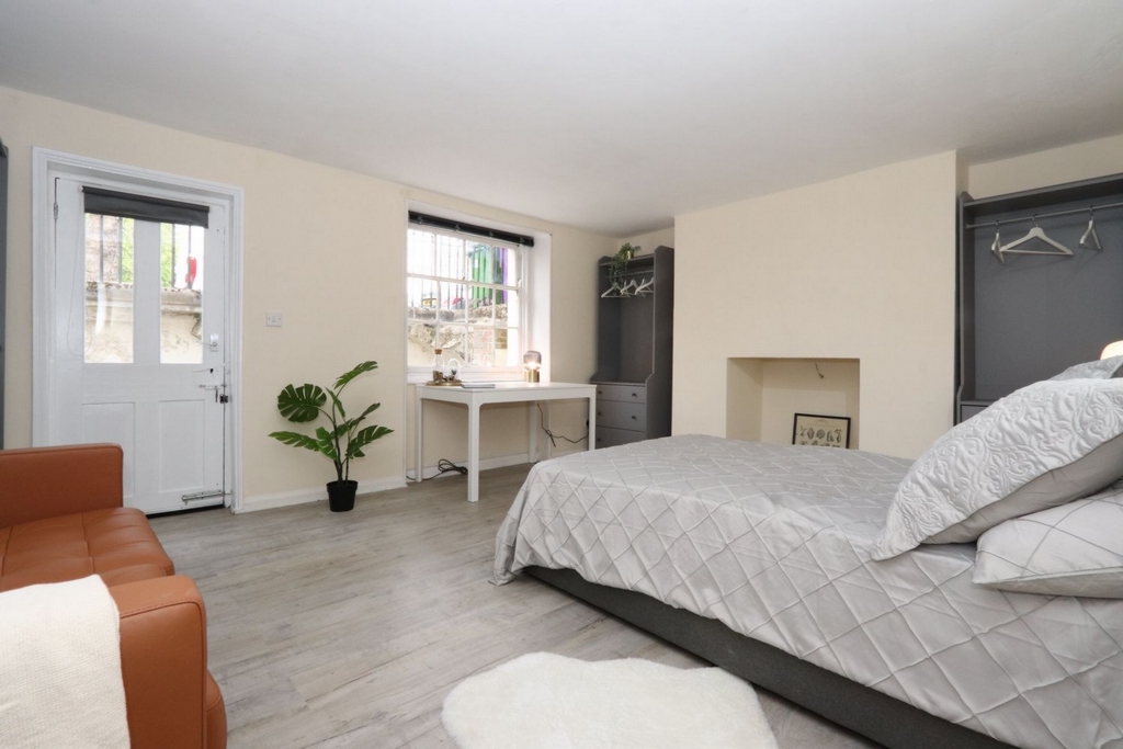 Studio to rent in Mile End, London, E3