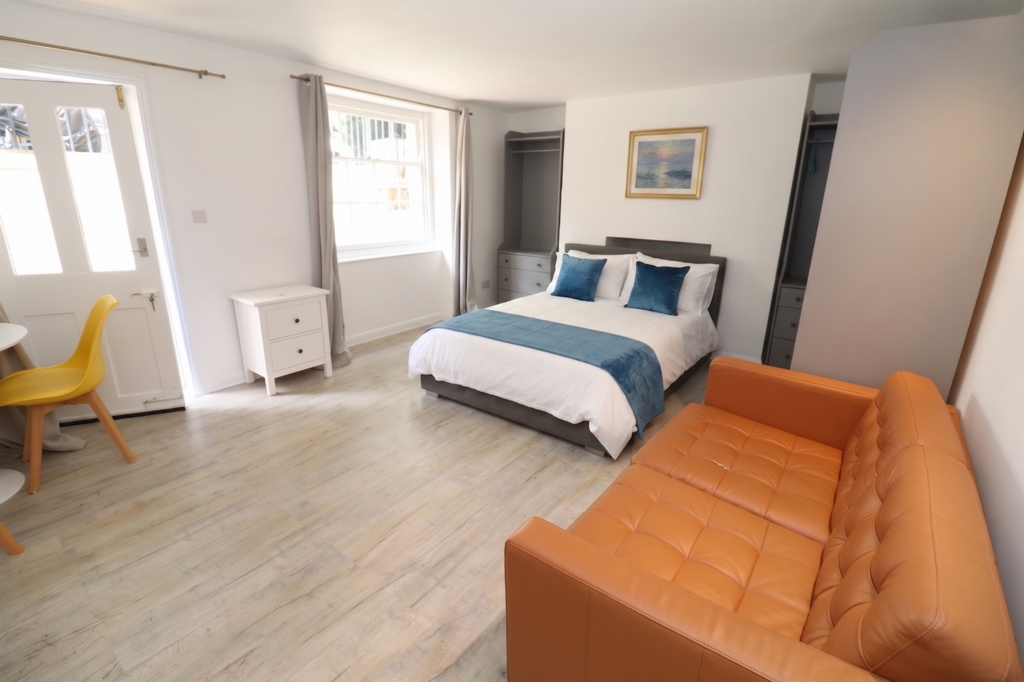 Studio to rent in Mile End, London, E3
