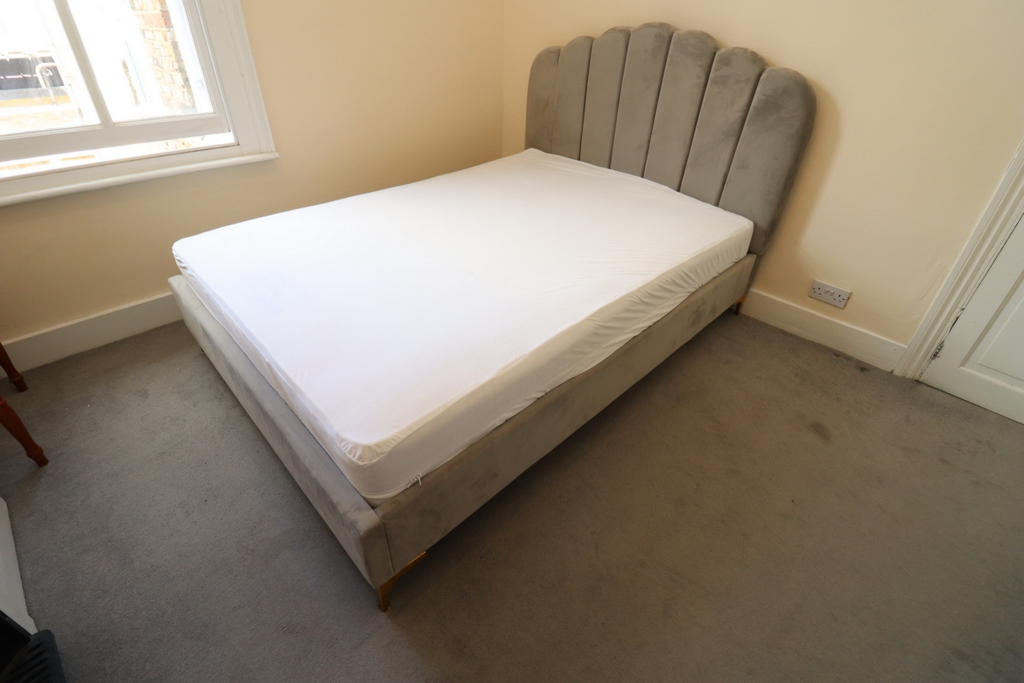 Double room - Single use to rent in Mile End, London, E3