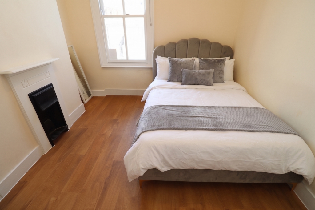 Double room - Single use to rent in Mile End, London, E3