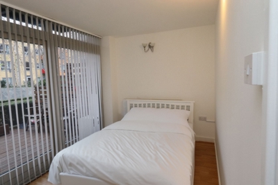 Double room - Single use to rent in Holly Court,John Harrison Way, Greenwich, London, SE10