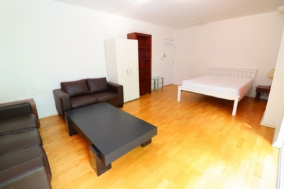 Double room - Single use to rent in Farnsworth Court, West Parkside, Greenwich, London, SE10