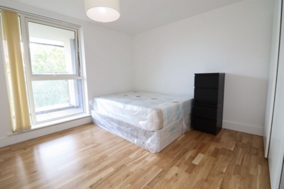 Double room - Single use to rent in Holystone Court,83 Tiller Road, Isle of Dogs, London, E14