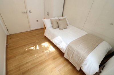 Double room - Single use to rent in Becquerel Court,West Parkside, Greenwich, London, SE10