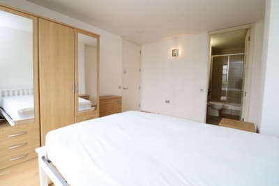 Ensuite Double Room to rent in Becquerel Court,School Square, Greenwich, London, SE10