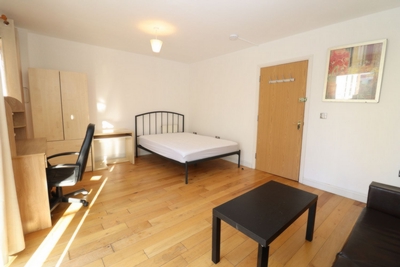 Double room - Single use to rent in Flint Close, Stratford, London, E15
