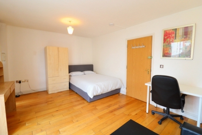 Double room - Single use to rent in Flint Close, Stratford, London, E15