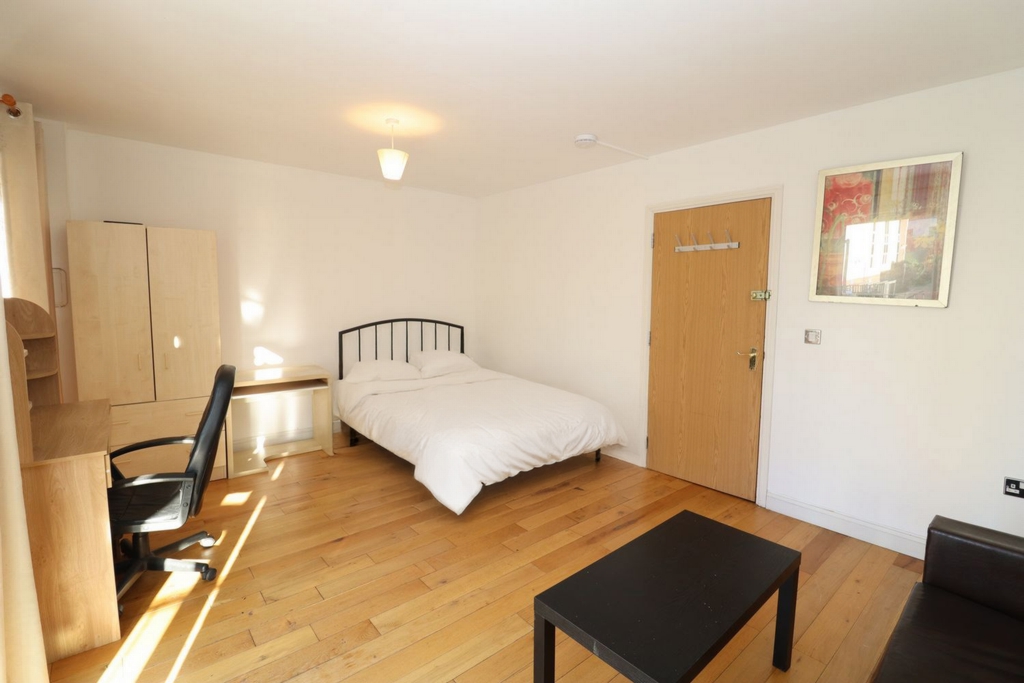 Double room - Single use to rent in Stratford, London, E15