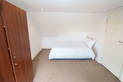 Double room - Single use to rent in Redbridge Lane East, Ilford, London, IG4