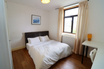 Double room - Single use to rent in Redbridge Lane East, Ilford, London, IG4
