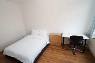 Double room - Single use to rent in Redbridge Lane East, Ilford, London, IG4