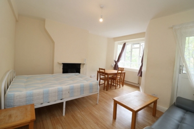 Double Room to rent in Campbell House,White City Estate, Shepherds Bush, London, W12