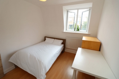 3 Bedroom Double room - Single use to rent in 74 Redmans Road, Stepney Green, London, E1