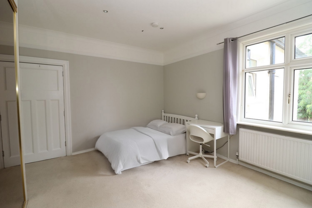 Double room - Single use to rent in Denmark Hill, London, SE24