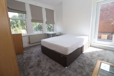 Double room - Single use to rent in Roundwood Road, Harlesden, London, NW10