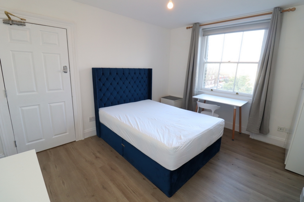 Double room - Single use to rent in Bow Road, London, E3