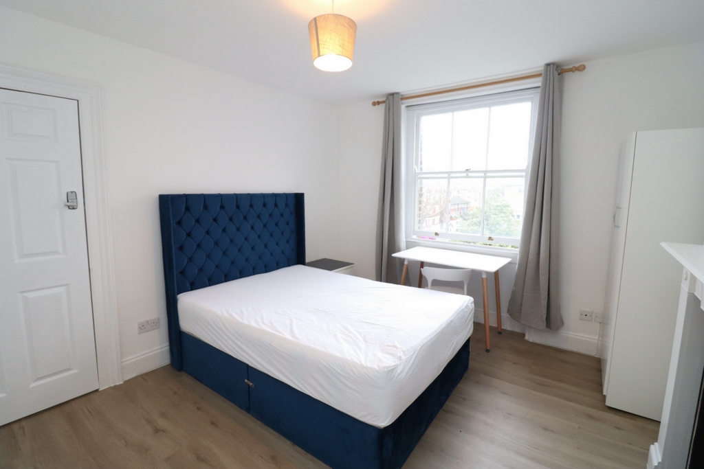 Double room - Single use to rent in Bow Road, London, E3