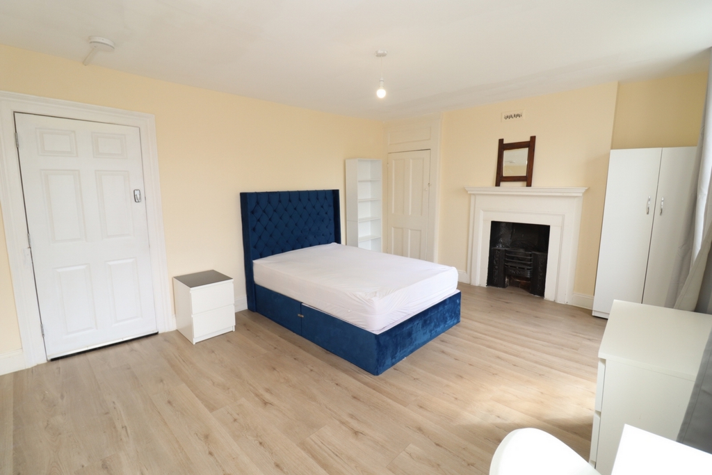 Double room - Single use to rent in Bow Road, London, E3