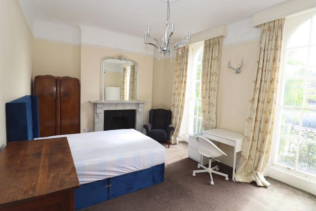 Double room - Single use to rent in Bow Road, London, E3