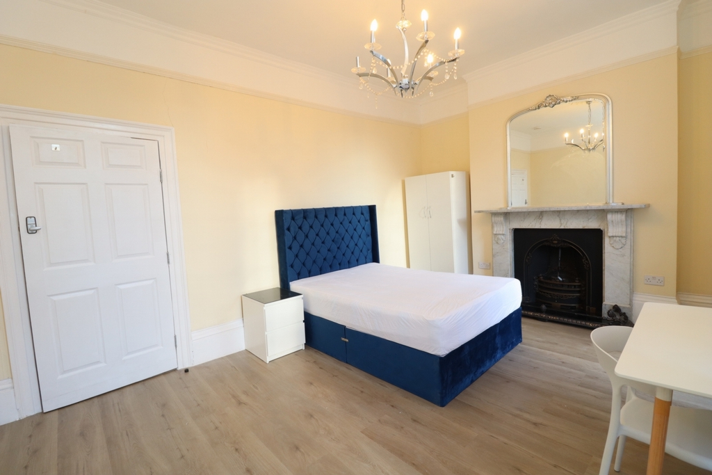 Double room - Single use to rent in Bow Road, London, E3