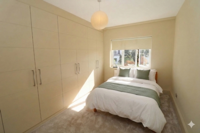 Double room - Single use to rent in St Johns Road, Golders Green, London, NW11
