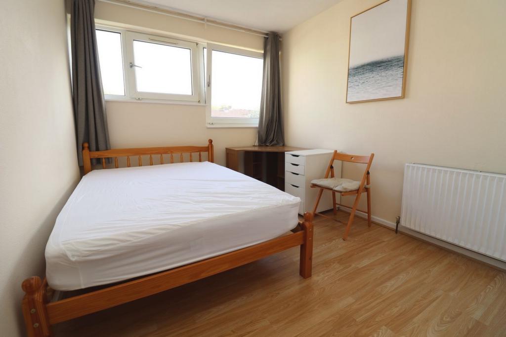 Double room - Single use to rent in Haggerston, London, E8
