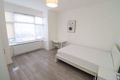 Double room - Single use to rent in Victoria Avenue, Hounslow, London, TW3
