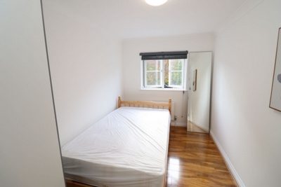 Double room - Single use to rent in Galleons Drive, Barking, London, IG11