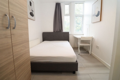 2 Bedroom Flat to rent in Hainault Road, Leyton, London, E11