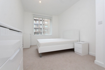 3 Bedroom House to rent in Frobisher Yard, London City Airport,Gallions Reach, London, E16