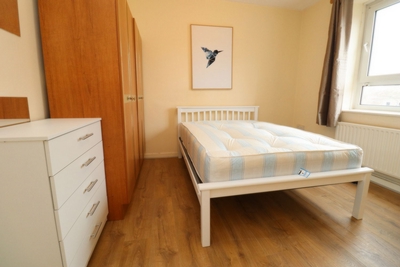 Double room - Single use to rent in Edgeworth House,Boundary Road, South Hampstead, London, NW8